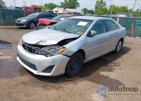2014 Toyota Camry Le z USA, uszkodzony, nr VIN 4T4BF1FK7ER353620